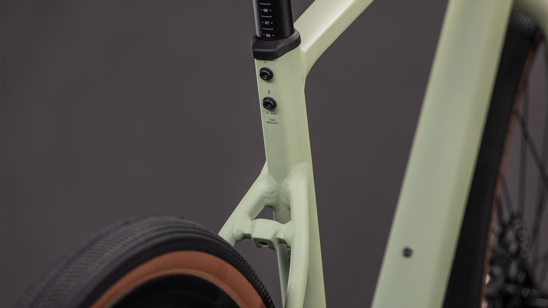 CUBE NUROAD PRO 28 gravel bike - pea´n´grey